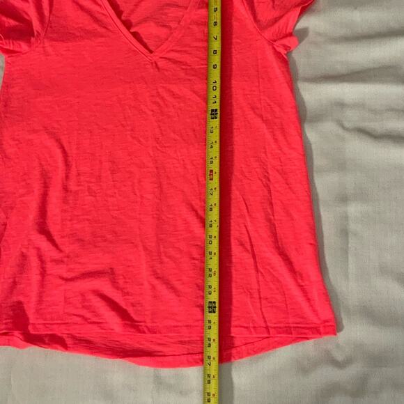 Lilly Pulitzer V neck Tee - Picture 6 of 6